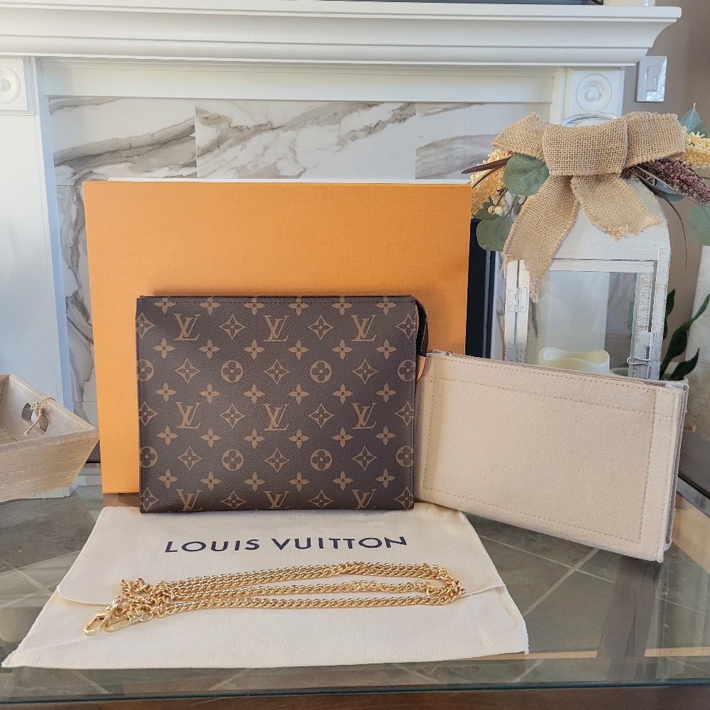 🔥 Moving sale🔥Authentic Louis Vuitton Toiletry 26